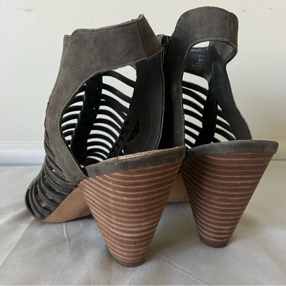 Vince Camuto Grey Edgy Caged Wedge Sandals Sz 9 - Picture 14 of 16